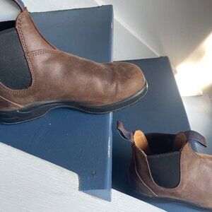 Like new women's Blundstone boots